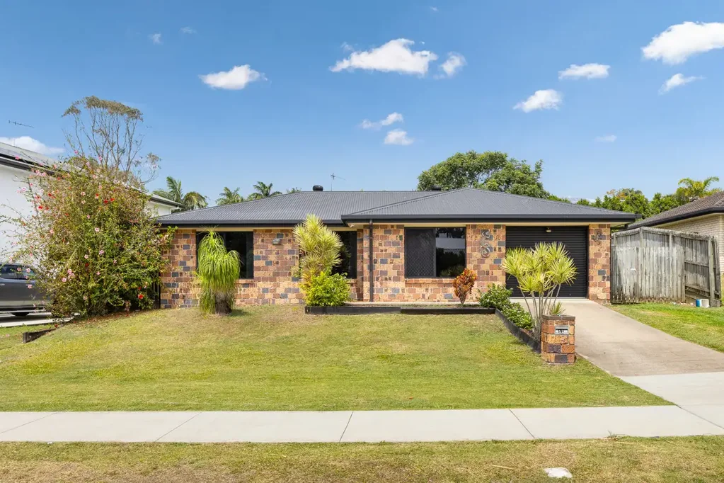 Urraween 3Kwarto Easy Living, Great Location & Room to Move – Welcome to 12 Andersen Avenue!