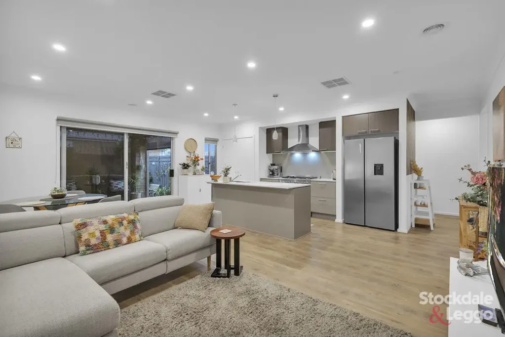 Cranbourne East 3कमरा BEAUTIFUL, IMMACULATE & UPGRADED!