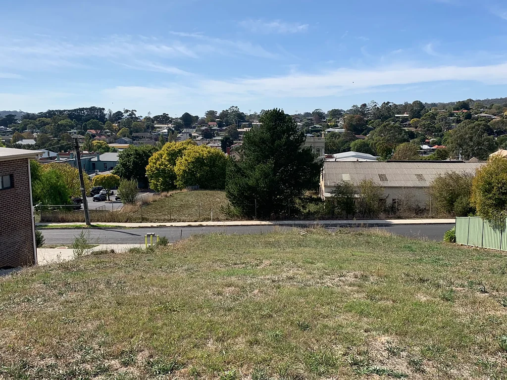 Kilmore  Rare elevated block in the heart of town