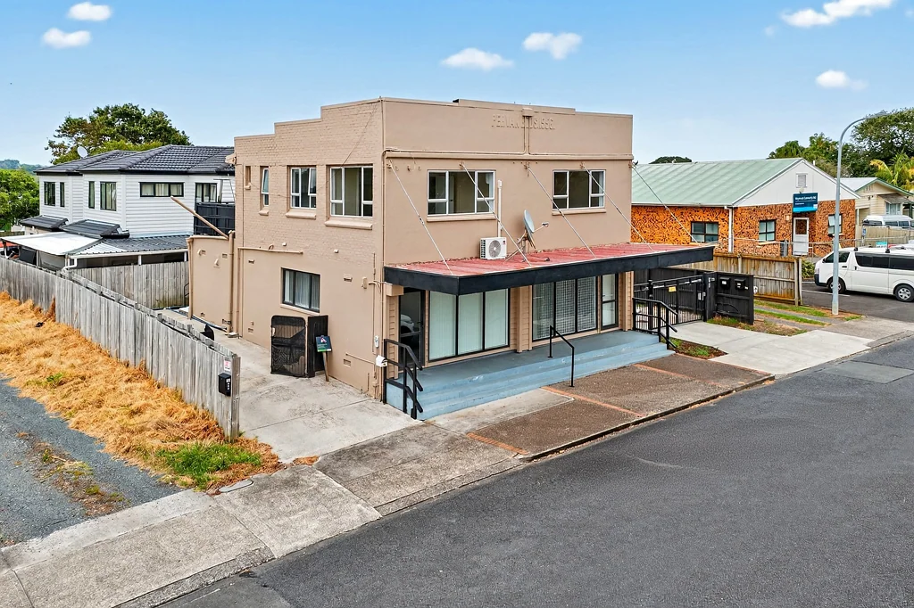 Weymouth 3침실 Vacant Mixed-Use investment with immediate upside