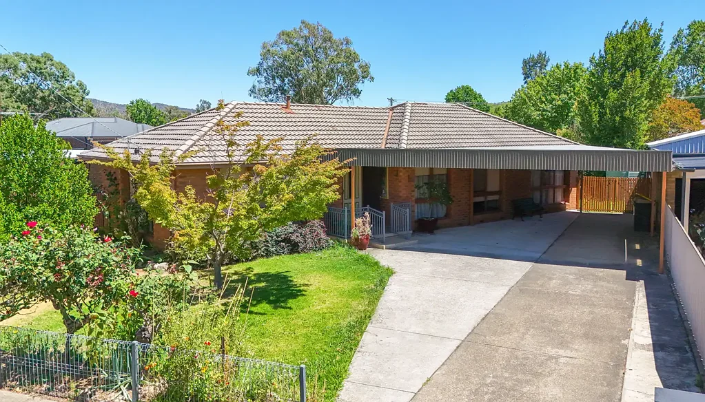 Myrtleford 4બેડરૂમ Classic Comfort Meets Central Convenience
