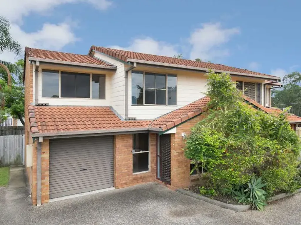 Great Townhouse in Great Location!