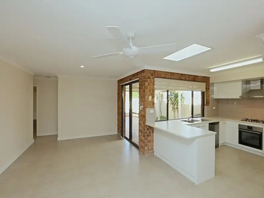 Comfortable 4x2 living with double garage in sought-after Kingsley.