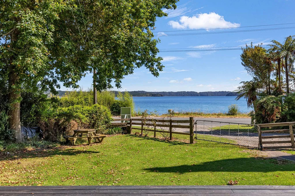 Lake Rotoma 1房  Golden Mile Lake Retreat - Leasehold Land Title