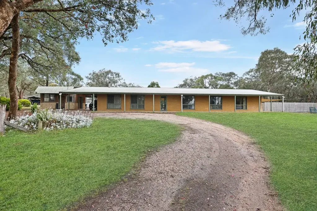 Heyfield 4ਬੈੱਡਰੂਮ Unique Mudbrick Home on 20 Acres Minutes From Town