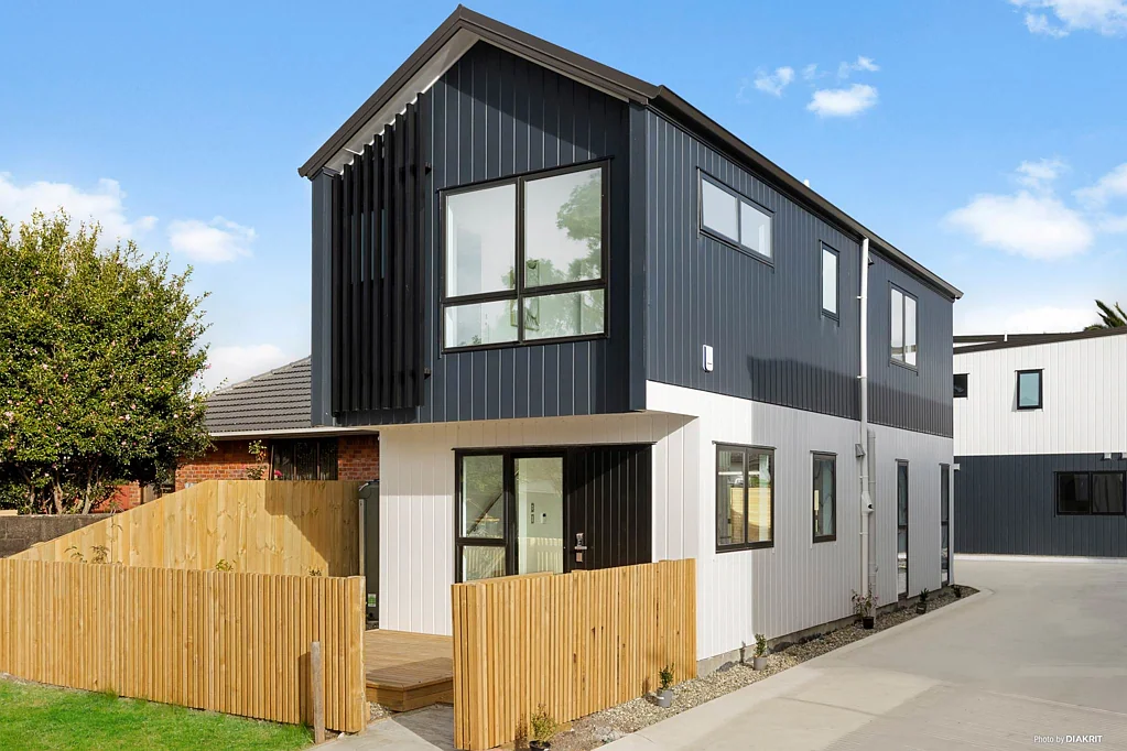 Te Atatu Peninsula 3Phòng ngủ Brand New Freehold Home in Prime Location