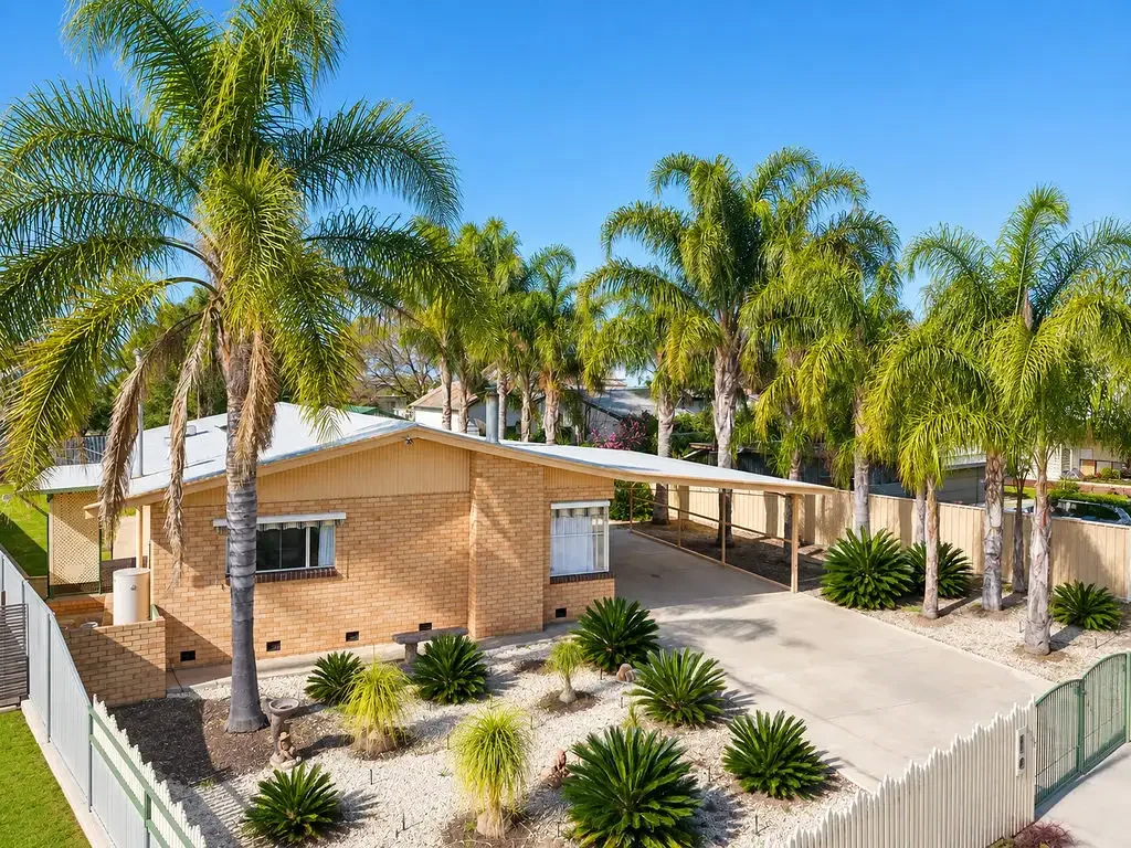 Deniliquin 3Phòng ngủ Neat First Home or Investment in Top Location