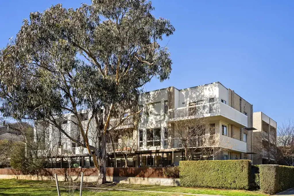 Braddon 1Zimmer Two Courtyards. Ground-Floor Ease. Braddon at Your Doorstep.