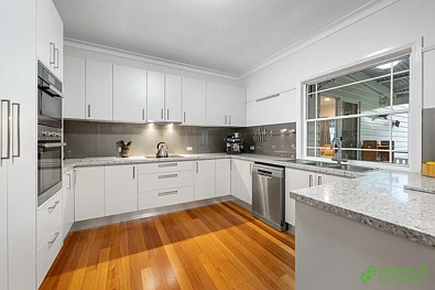 ਰਸੋਈ - 18 Mindi Court, Cashmere, QLD 4500