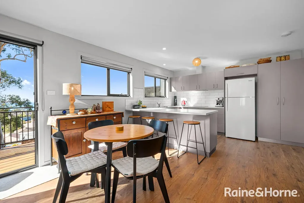 Orford 2બેડરૂમ Near-New Coastal Gem with Spectacular Views & Designer Touches