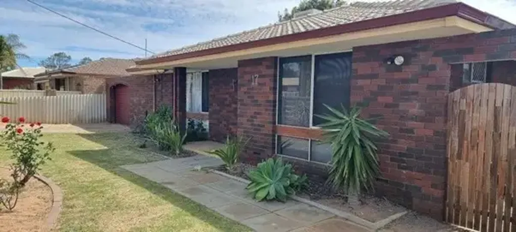 3 Bedroom Home with Large Yard and Outdoor Areas