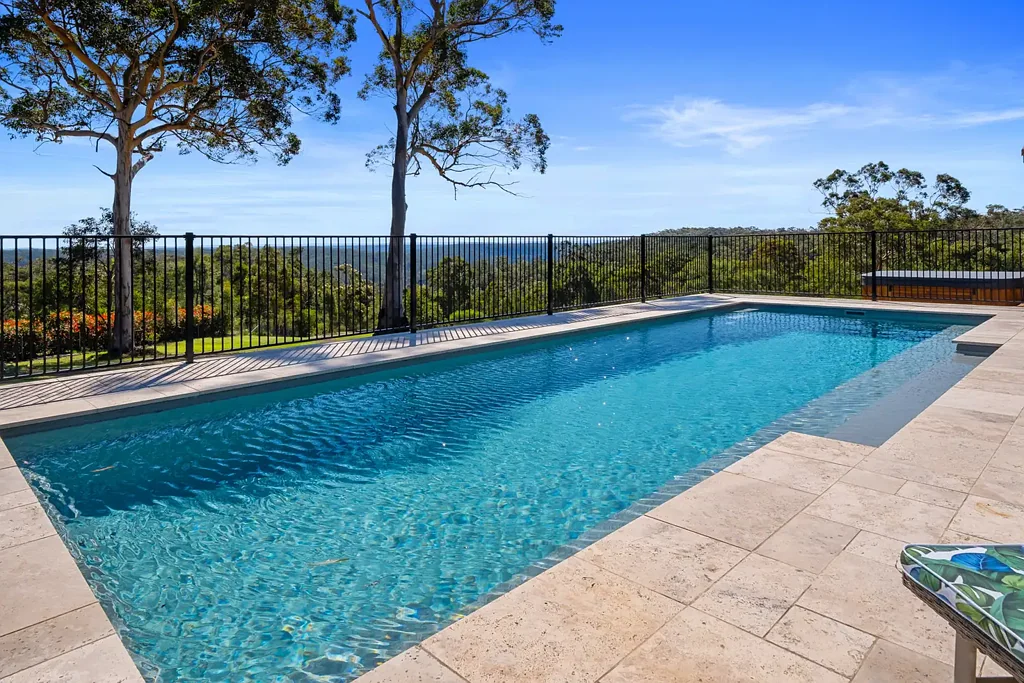 Sackville North 3 Slaapkamer Elevated Acreage Living with Panoramic Views and Flexible Floorplan