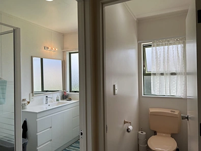 Peninsula perfect - maintenance-free close to Macleans College & beaches