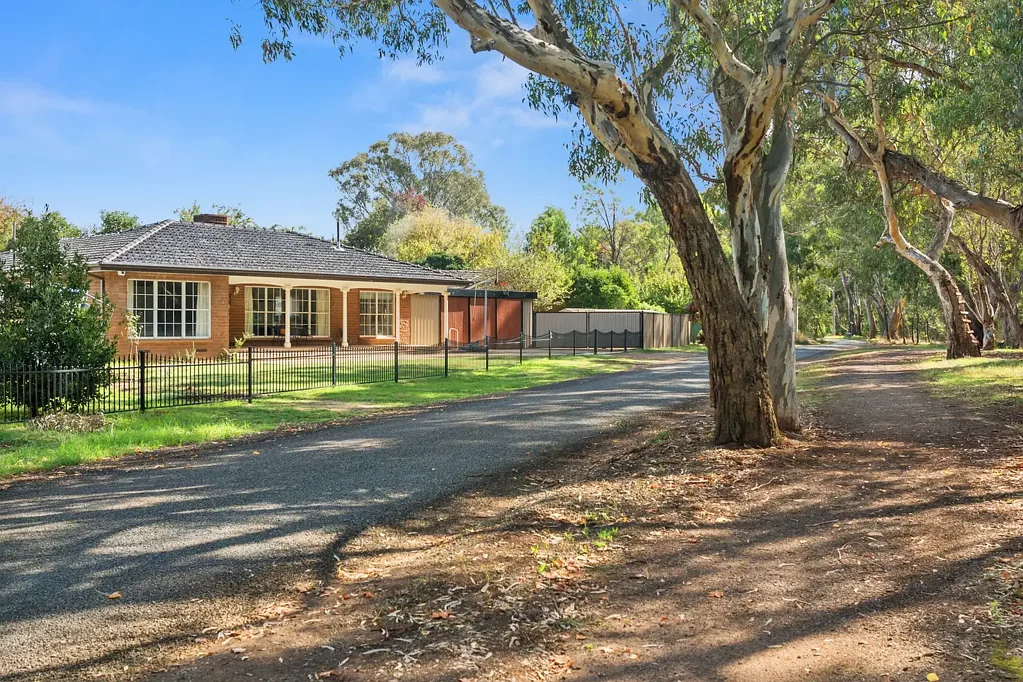 Euroa 3ห้องนอน Tranquil Creekside Living with Space to Entertain