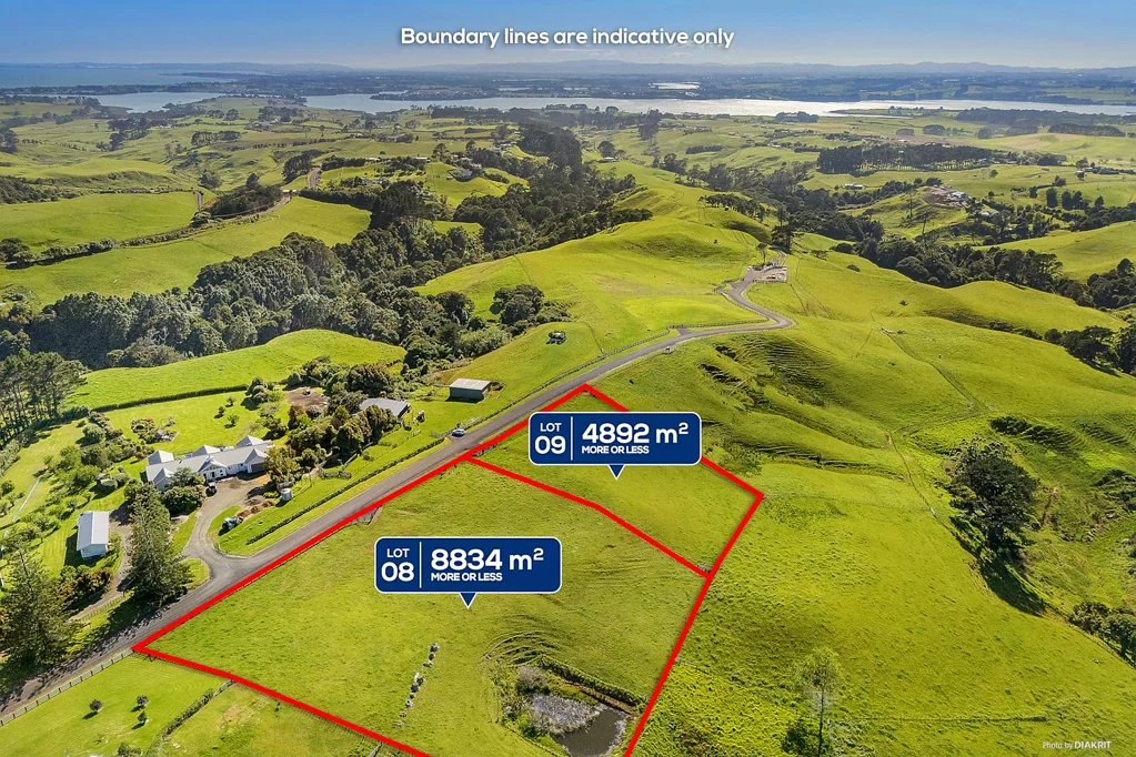Waiuku CHARMING LIFESTYLE BLOCK WITH POND & VIEWS – 8...