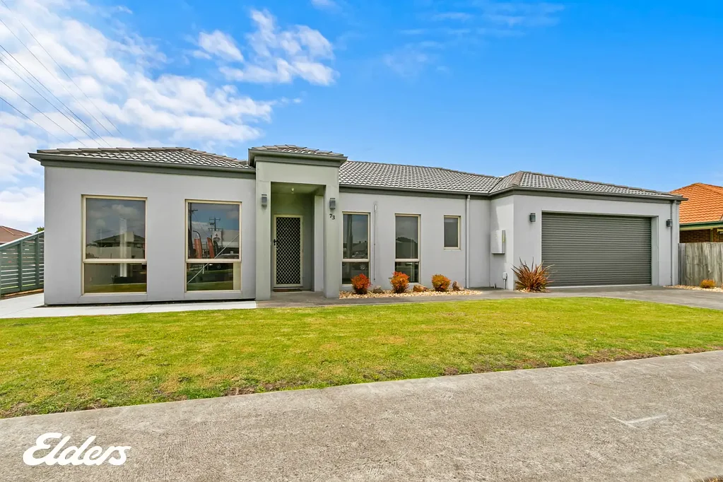 Yarram 3房  CENTRAL TOWNHOUSE - WALK TO EVERYTHING!