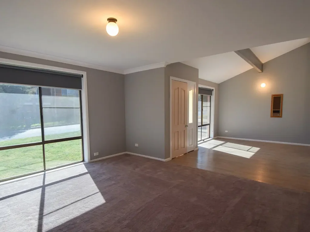 Light & Airy Spacious Unit