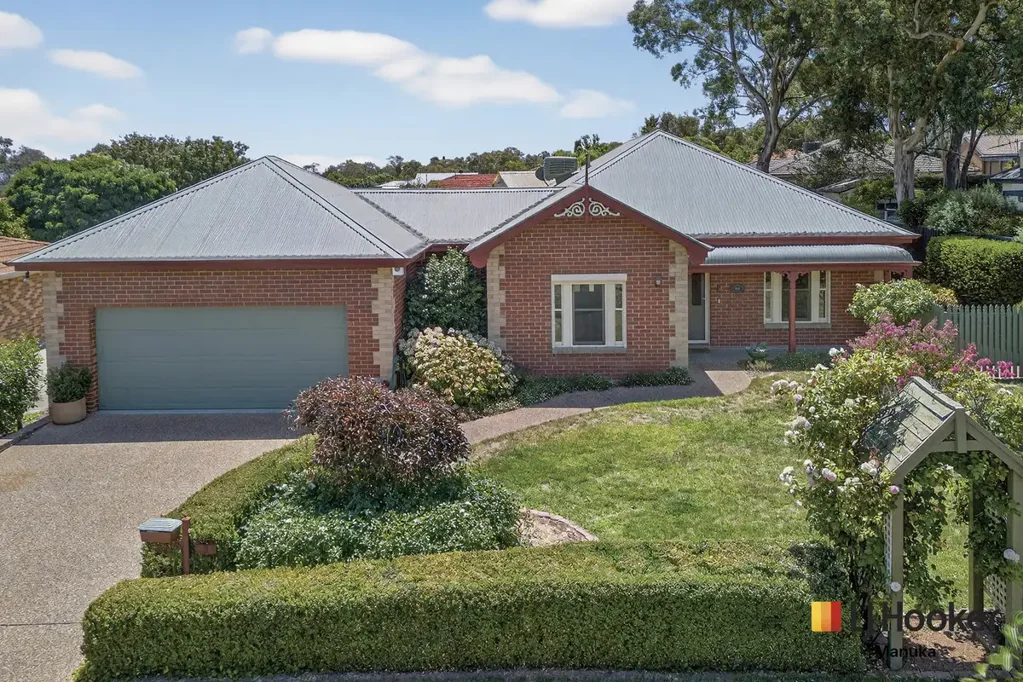 9 Halloran Drive, Jerrabomberra, NSW 2619