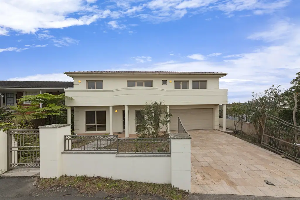 Elegant family living with wonderdul Harbour vistas