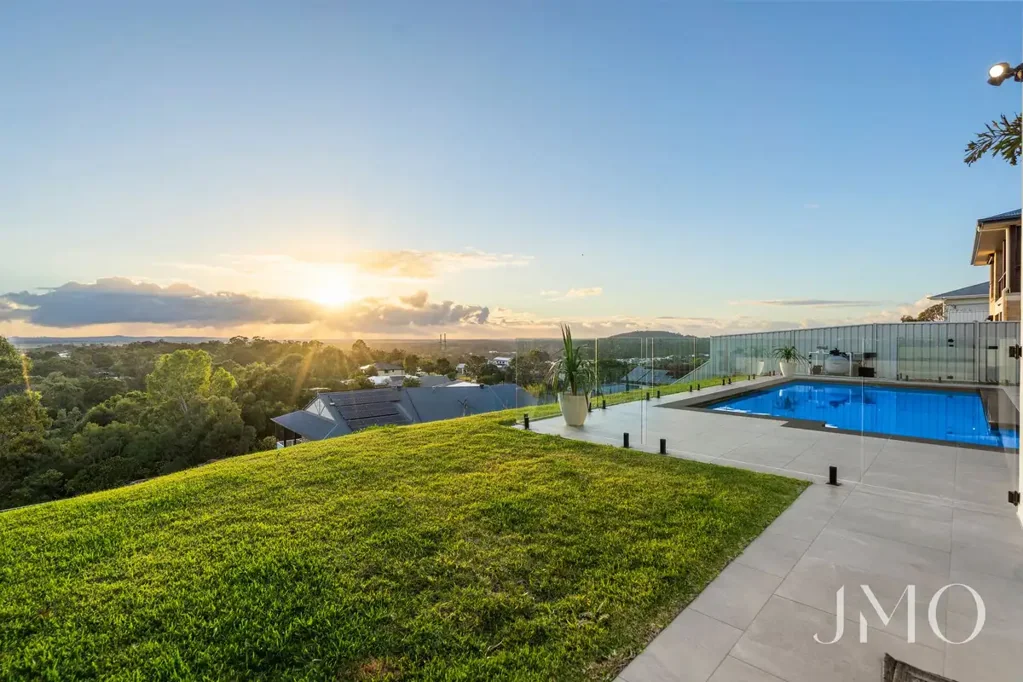 Ormeau Hills 4房  A Landmark Residence Above Ormeau Hills