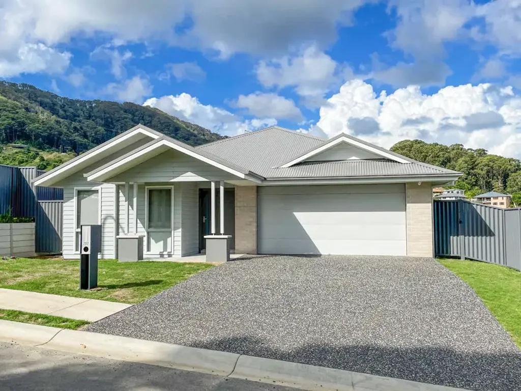 FOUR BEDROOM FAMILY HOME WITH MOUNTAIN VIEWS