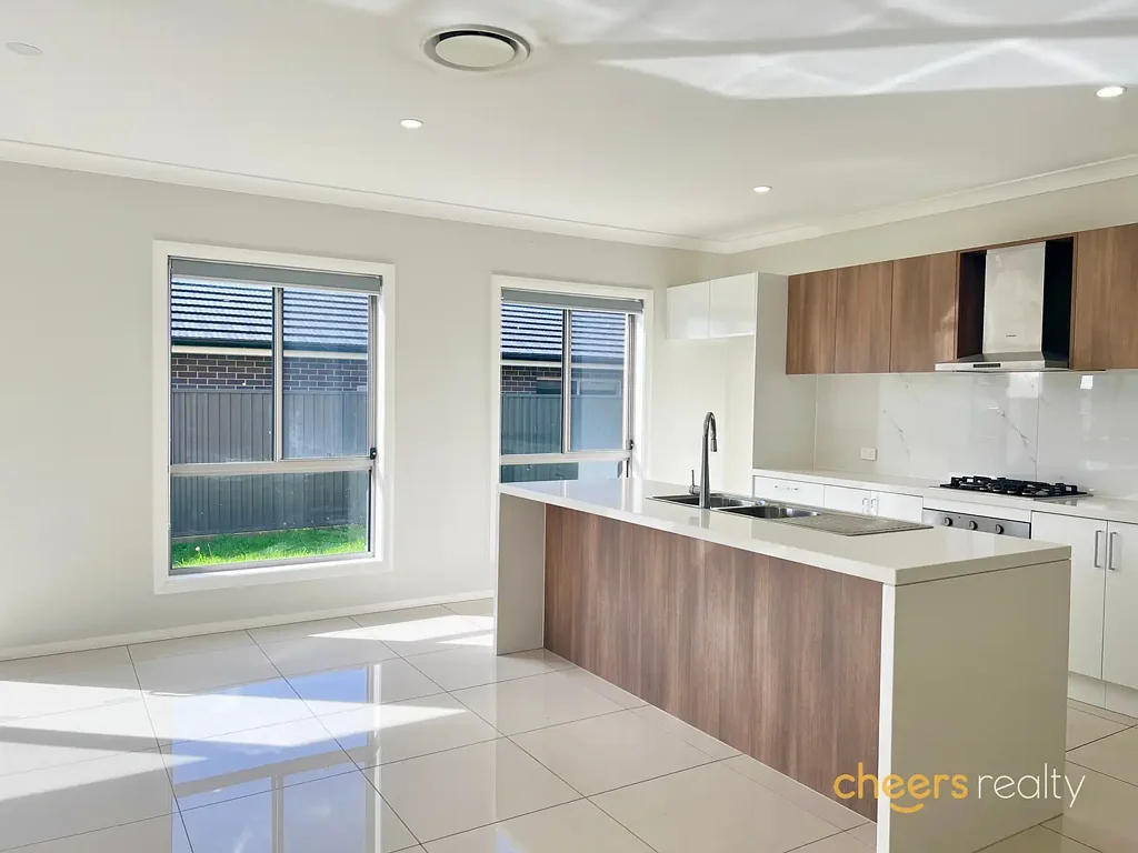 Designer-Style Contemporary Home with 5 Bedrooms + Media Room