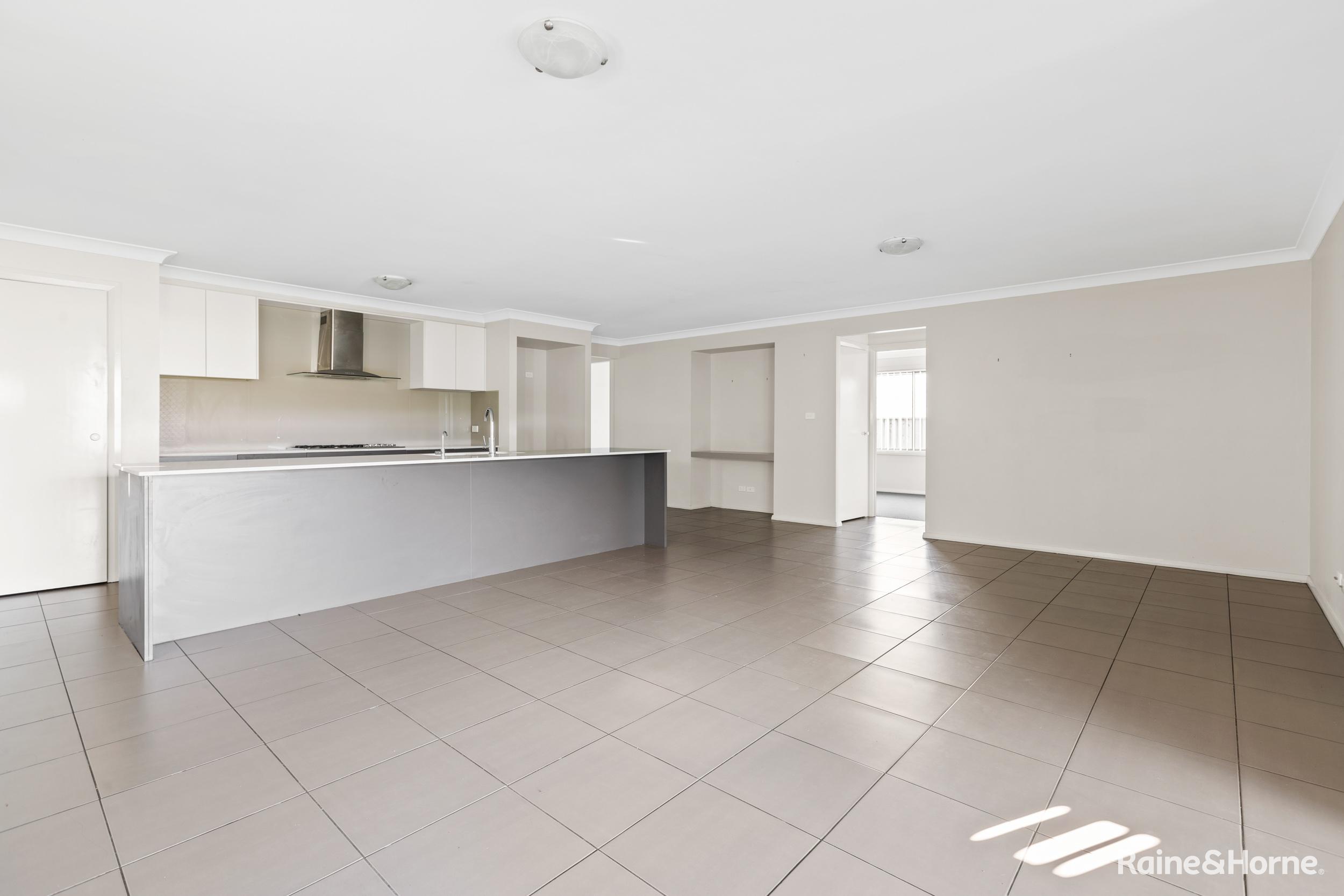 8 OYSTERCATCHER ST, ABERGLASSLYN NSW 2320, 0房, 0浴, House