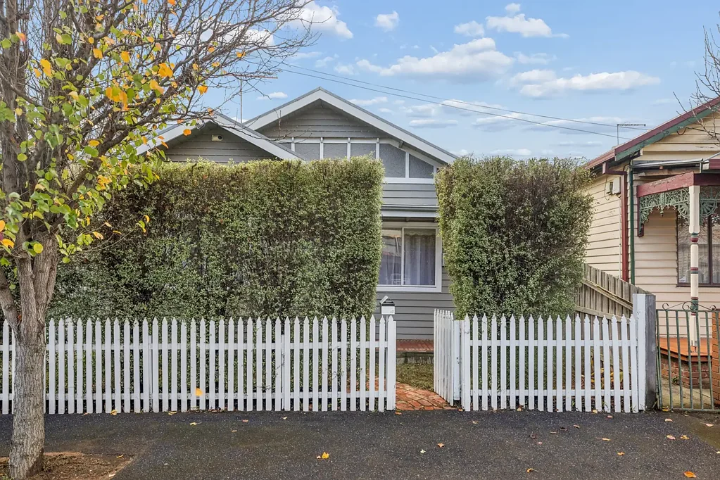 Yarraville 2 Bedroom Classic Double-Fronted Charm in a Premier Village Cul-de-Sac