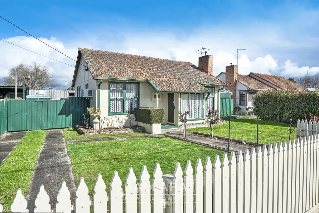 POSITIONED ON A SPACIOUS BLOCK WITH FOUR BEDROOMS CLOSE TO AMENITIES
