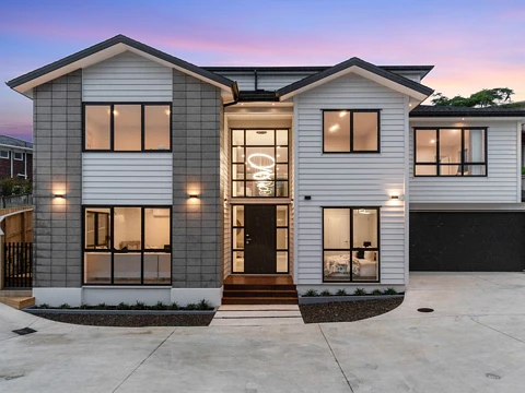 Mount Roskill 6房 300㎡三层阳光大宅，双层户外露台，私享Waitakere山景，片刻抵达​市中心！ A Masterpiece of Space