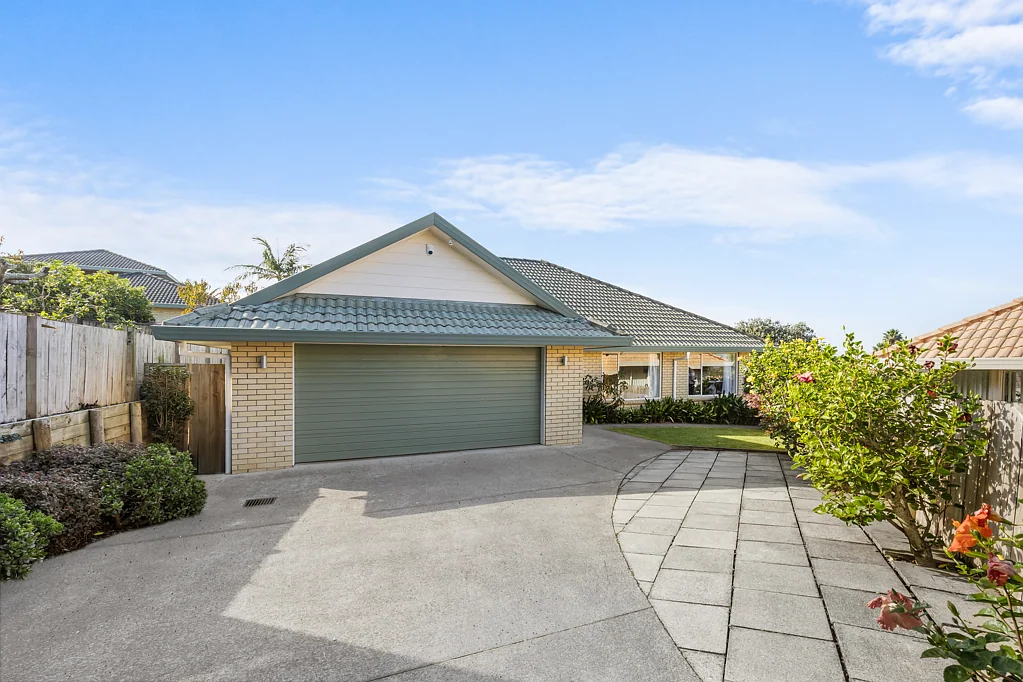 2/12 Pat O'Connor Place, The Gardens, Manukau City, Auckland