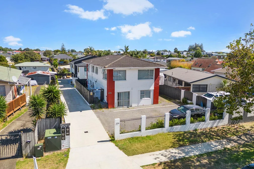 Mangere 4房  Exceptional Home with income potential in Mangere!