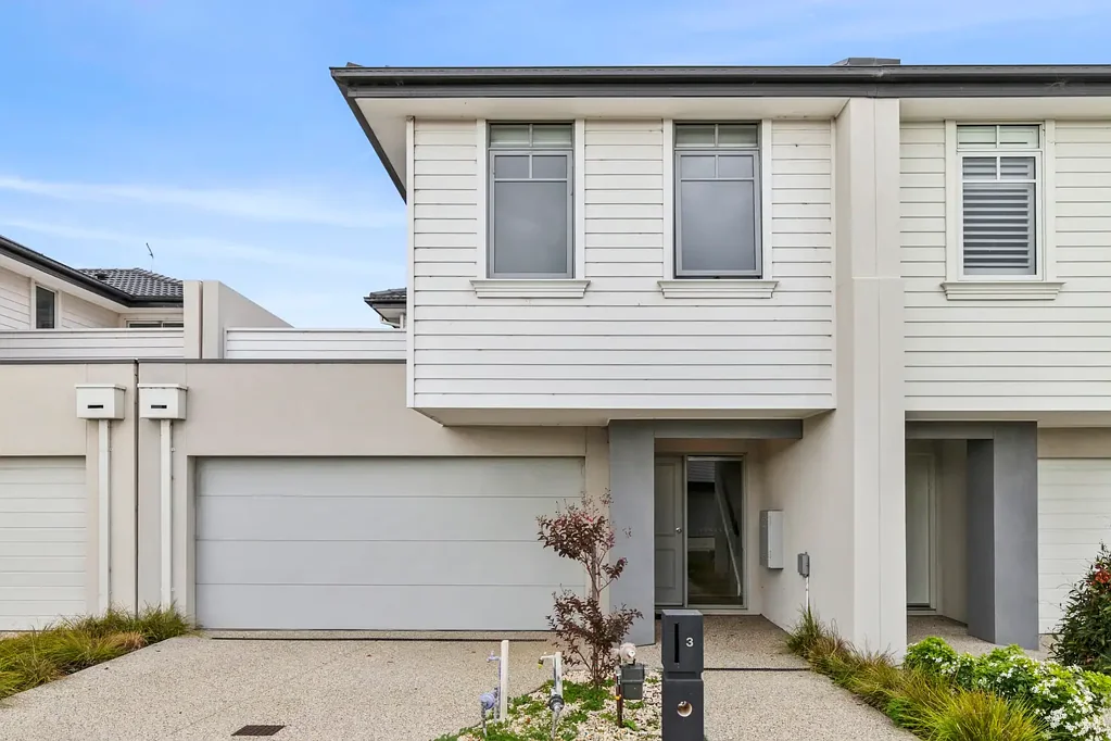 Light-filled modern living in ever-popular Armstrong Creek