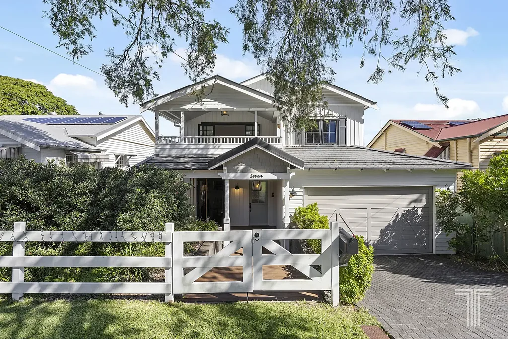 Coorparoo 5房 【永恒魅力，现代奢华，值得拥有的家庭生活方式】 Timeless Character, Modern Luxury and a Family Lifestyle Worth Holding Onto