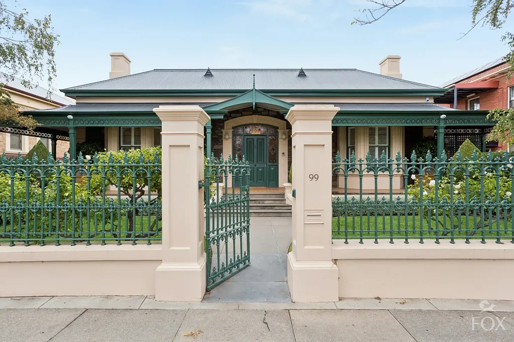North Adelaide 3બેડરૂમ A landmark bluestone residence on 3 titles in notable dress circle position, sited on important land holding of 1363 sqm approx.