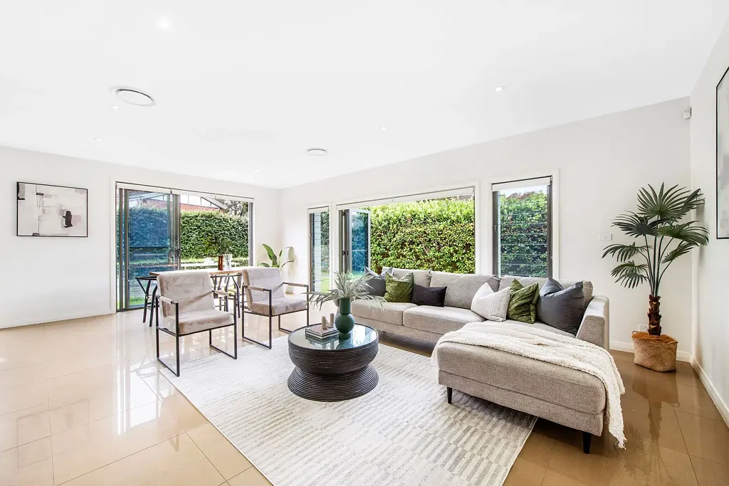 Belrose 4chambre This beautifully constructed generous sized home is in a premium location within a highly sought-after private community.