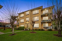 8/2 Velacia Place, Queanbeyan