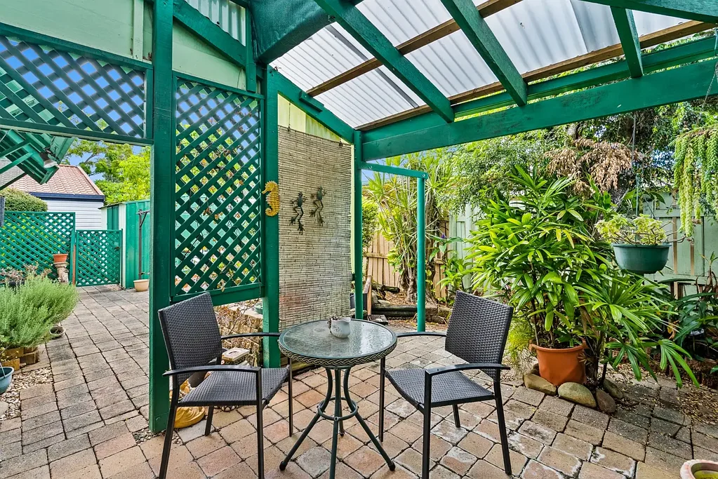 Burleigh Waters 1房  Easy Living in Burleigh Waters