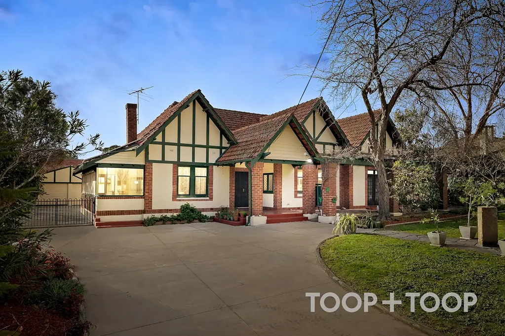 Erindale 5chambre Iconic Tudor-Style Residence in Erindale
