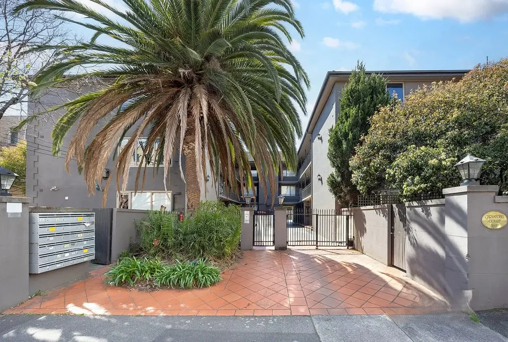 Immaculate One-Bedroom Apartment in Prime Hawthorn Location