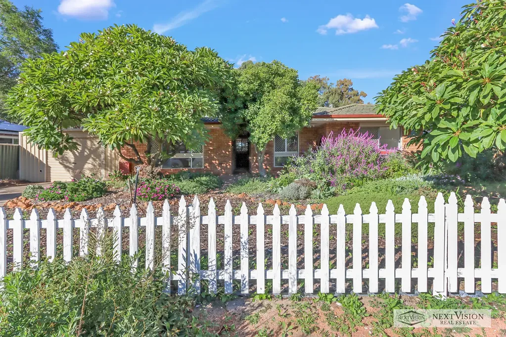 Armadale 3कमरा CONSIDER THIS ONE - SPACE, FUNCTIONALITY & WORKSHOP APPEAL  - ZONED R15/25 DEVELOPMENT POTENTIAL (STCA)