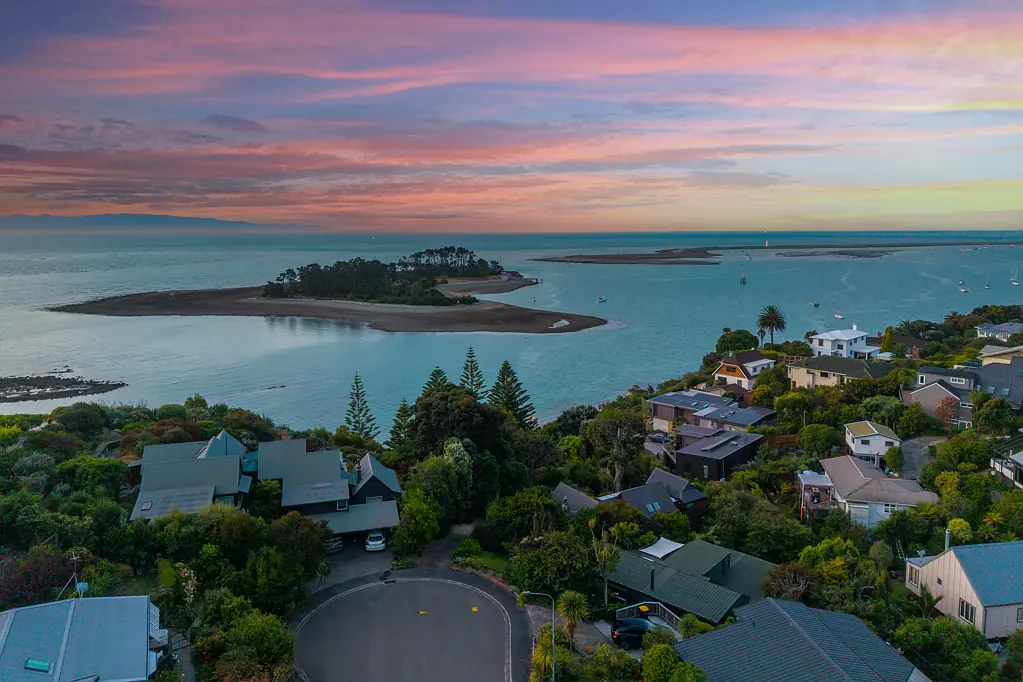 Britannia Heights 4 Bedroom Breathtaking Views, Desirable Port Hills Location
