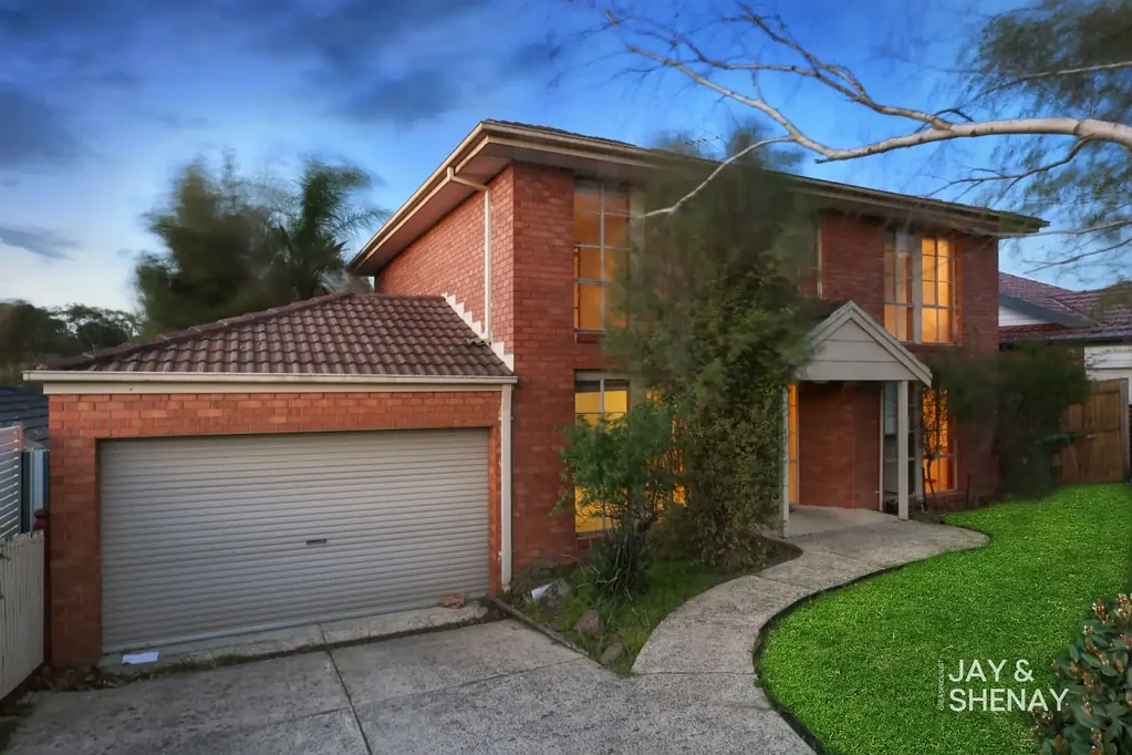 16 Lawrence Drive, Berwick, VIC 3806