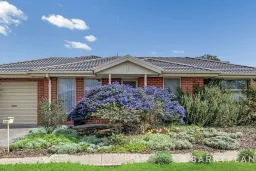 58 Saltbush Crescent, Brookfield