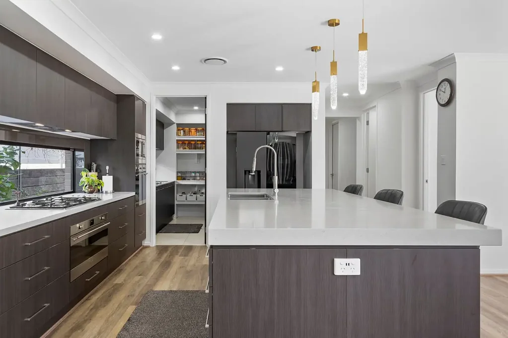 Maudsland 5房  Looking for Quality and Luxury Living ?!