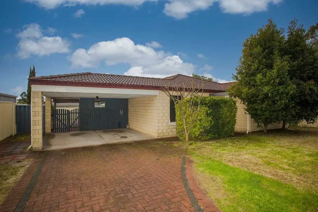 South Guildford 4部屋 Large Family Home with Family Room, Outdoor Patio & Huge Backyard!