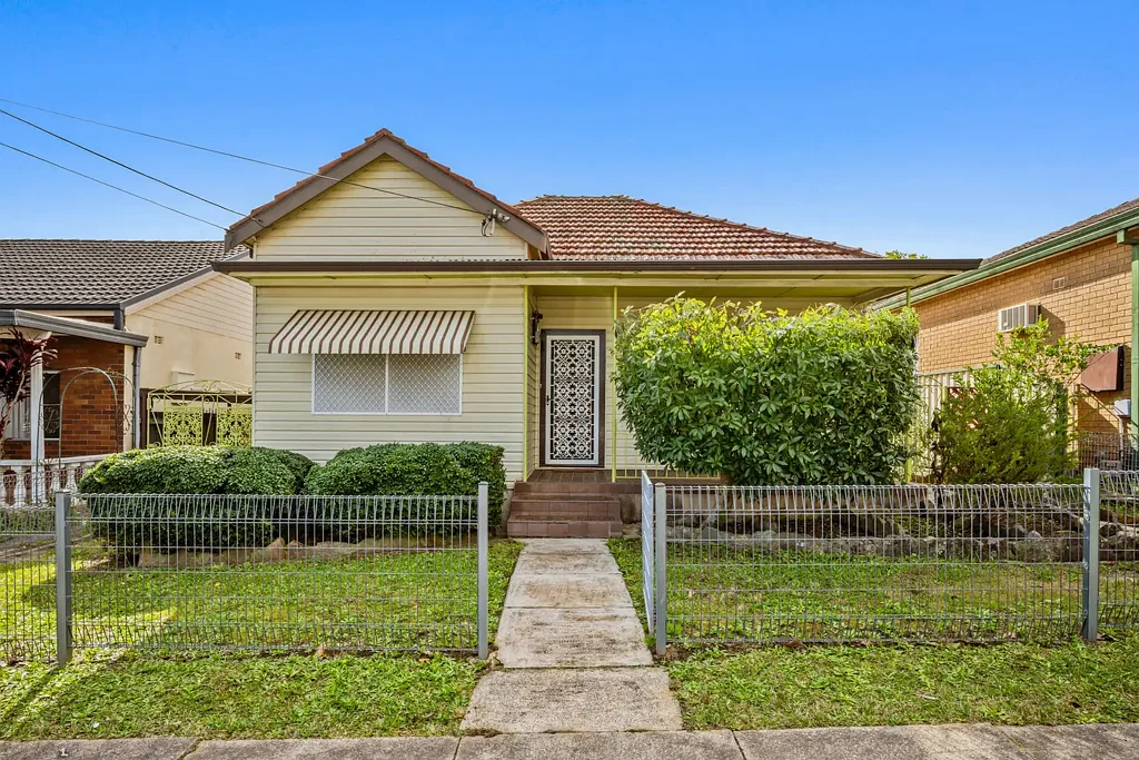 Auburn 3Habitaciones WHAT AN OPPORTUNITY – 2 LOTS AND REAR LANE ACCESS