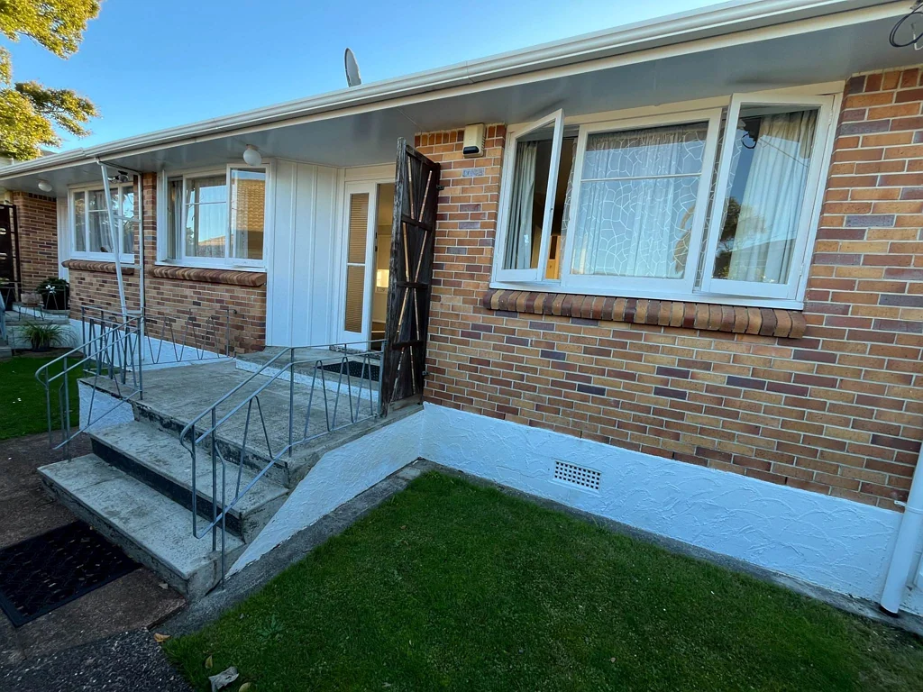 2 BEDROOM UNIT IN MT ALBERT