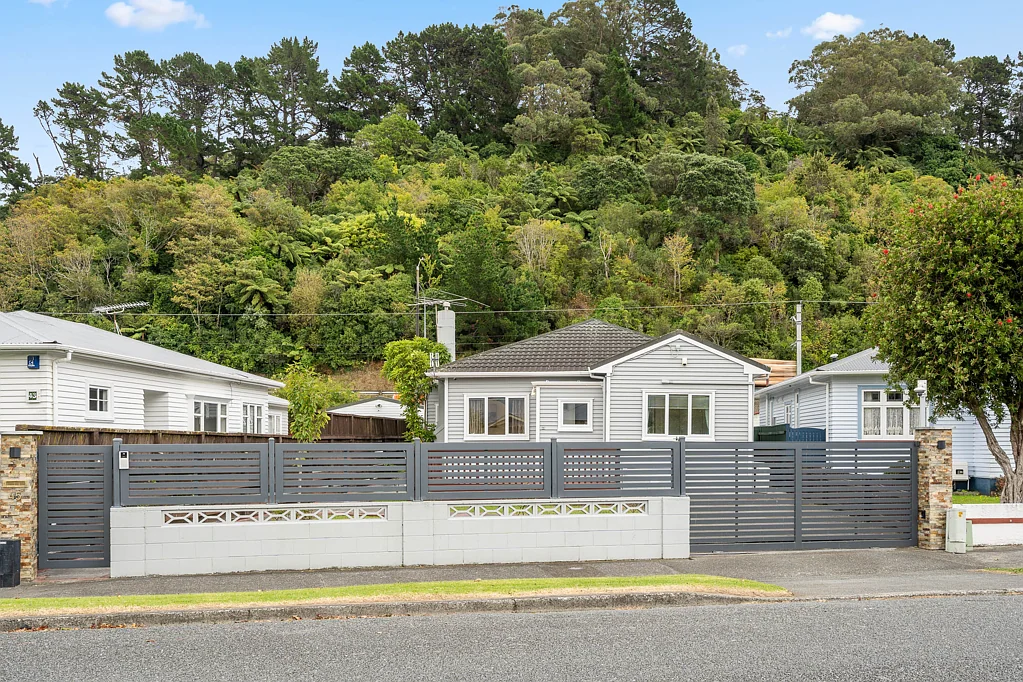 Melling 4Moenga 1930s Character Meets Entertainer's Lifestyle