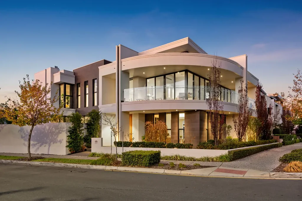 West Lakes 4Phòng ngủ The Pinnacle of Architectural Luxury - A True Standout Residence